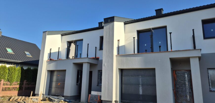 Duży segment narożny w Błoniu