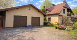 Działka inwestycyjna z dużym domem w Błoniu