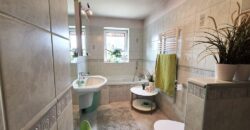 Działka inwestycyjna z dużym domem w Błoniu