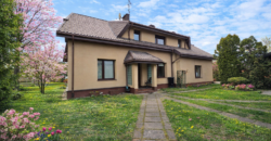 Działka inwestycyjna z dużym domem w Błoniu