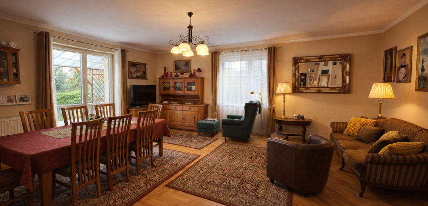 Działka inwestycyjna z dużym domem w Błoniu