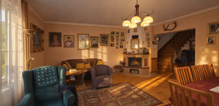 Działka inwestycyjna z dużym domem w Błoniu