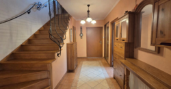 Działka inwestycyjna z dużym domem w Błoniu