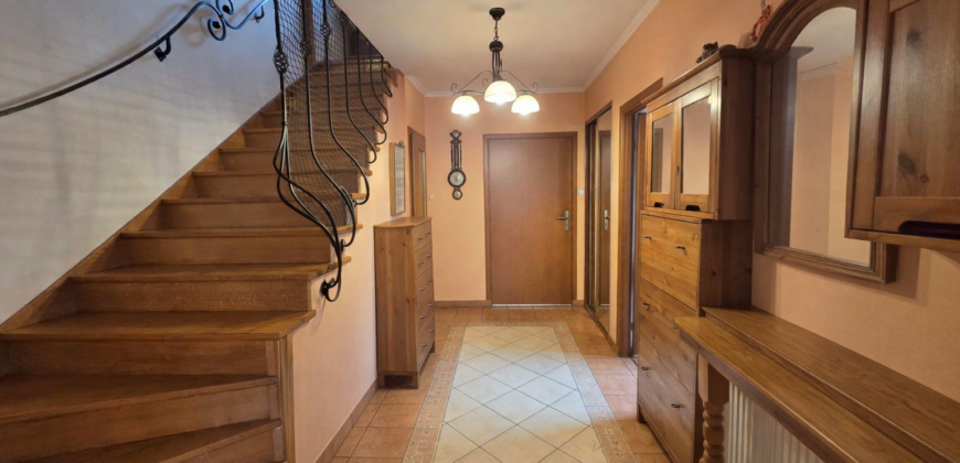 Działka inwestycyjna z dużym domem w Błoniu