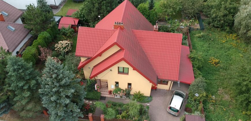 Dom na sprzedaż Błonie 244 m² – ogród, taras, 2 kuchnie