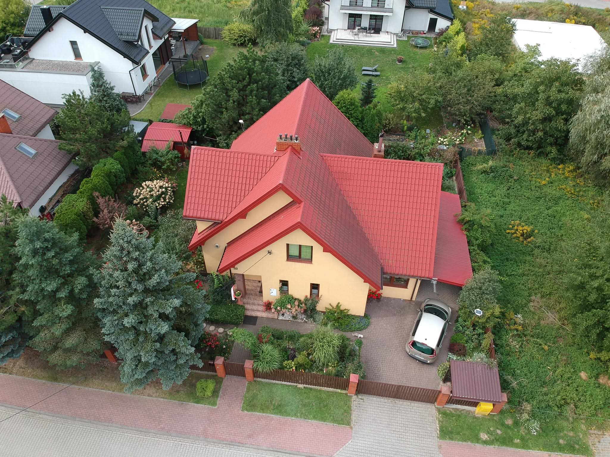 Dom na sprzedaż Błonie 244 m² – ogród, taras, 2 kuchnie